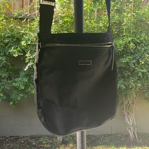 TUMI CROSSBODY PURSE WONENS SATCHEL BLACK BAG